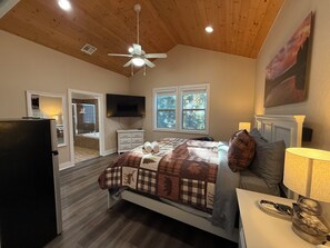 6 makuuhuonetta, työpöytä, silitysrauta/-lauta, ilmainen Wi-Fi