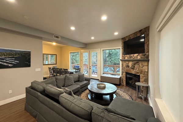 Smart TV, fireplace, video games, table tennis