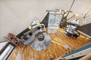 Living area - Lakefront Dome Retreat (Maple Lake)
