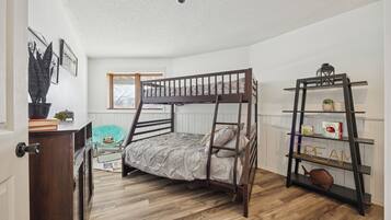 3 bedrooms, internet, bed sheets