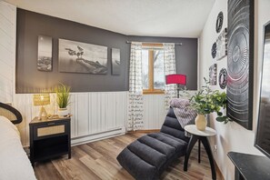 3 bedrooms, Internet, bed sheets - Lakefront Dome Retreat (Maple Lake)