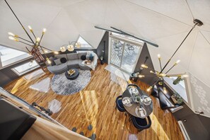Living area - Lakefront Dome Retreat (Maple Lake)