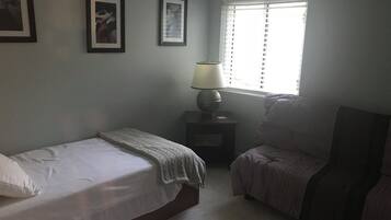 Fer et planche Ă repasser, Wi-Fi, draps fournis