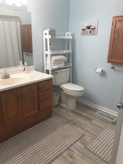 "The Tranquil Nest  " 2-bedroom condo in peaceful Hill in New Britain CT