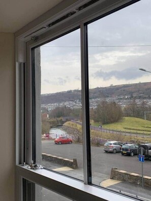 Interior - 4. Cresselly Inn - Double Room - C (Mountain Ash)