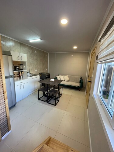 Cozy Shelter with Excellent Connectivity (Downtown and Airport)