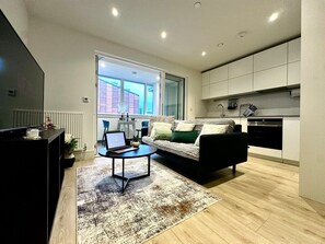 Fernseher, Tischtennisplatte