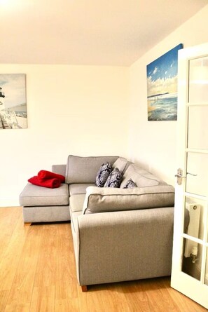 TV - The Norfolk Countryside Retreat (Docking)