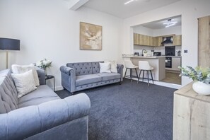 TV - Vittoria St | Jewellery Quarter | Sleeps 10 | 2BR (Birmingham)