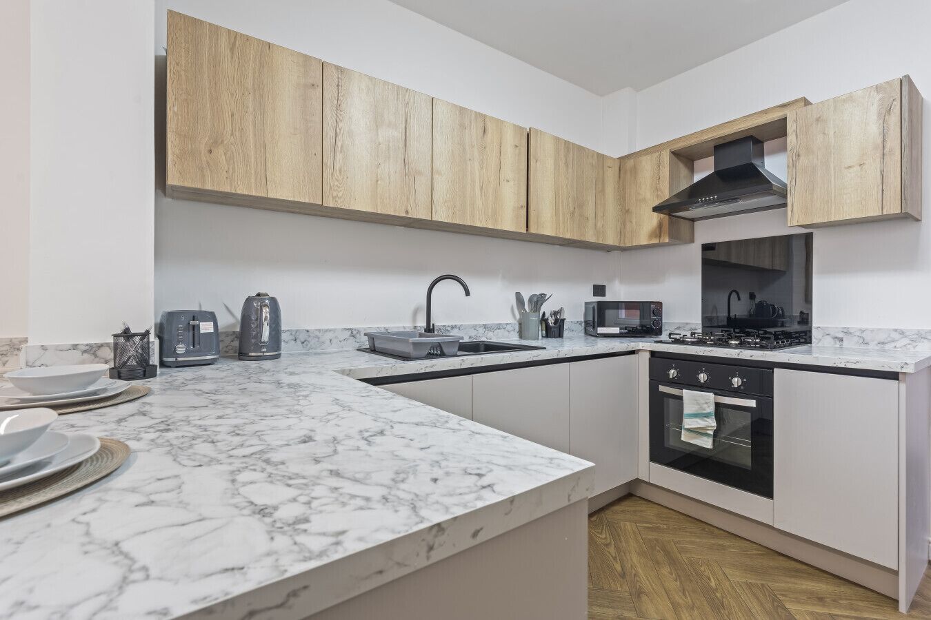 Kühlschrank, Mikrowelle, Ofen, Herdplatte