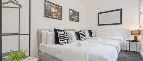 Iron/ironing board, WiFi, bed sheets