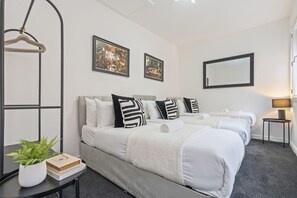 Iron/ironing board, WiFi, bed sheets - Vittoria St | Jewellery Quarter | Sleeps 10 | 2BR (Birmingham)