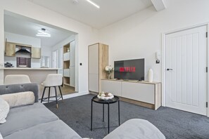 TV - Vittoria St | Jewellery Quarter | Sleeps 10 | 2BR (Birmingham)