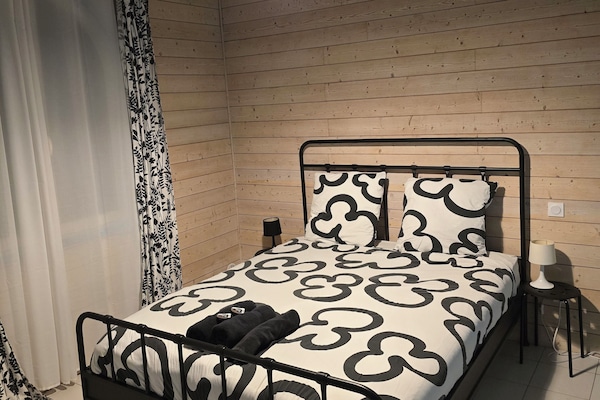 Bureau, espace de travail pour ordinateur portable, Wi-Fi gratuit