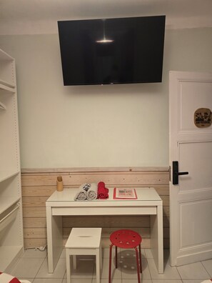 スーペリア ツインルーム 冷房 ガーデンビュー | デスク、ノートパソコン用作業スペース、WiFi (無料)