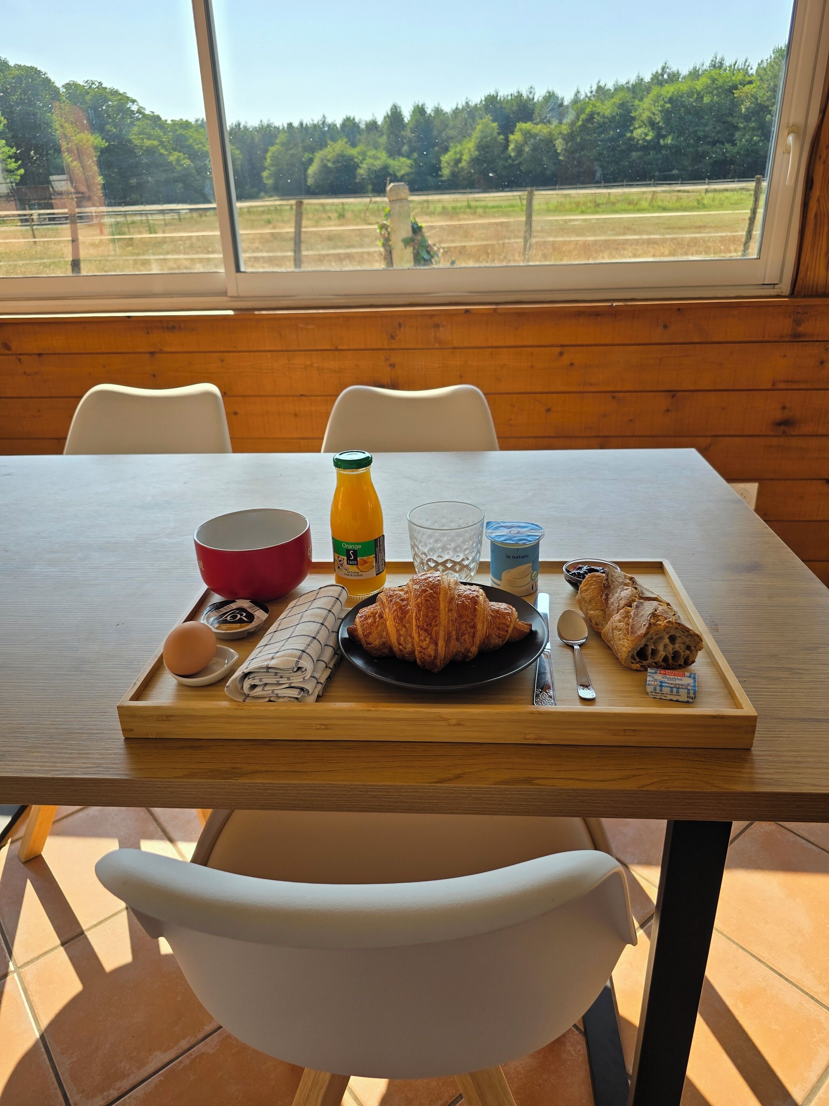 Petit déjeuner buffet (8 EUR par personne)