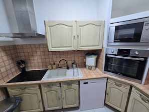 Full-size fridge, microwave, oven, stovetop - Horizons Landais (Pontonx-sur-l'Adour)