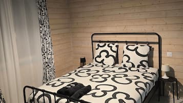 غرفة سوبيريور مزدوجة - مكيّف هواء - منظر للحديقة | مكتب ومساحة عمل للكمبيوتر المحمول وواي فاي مجانًا