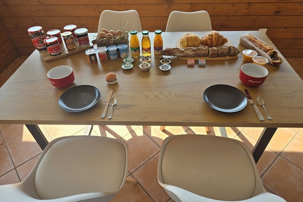 Daily buffet breakfast for a fee