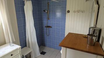 Shower, towels, soap, toilet paper