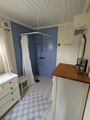 Dusche, Handtücher, Seife, Toilettenpapier