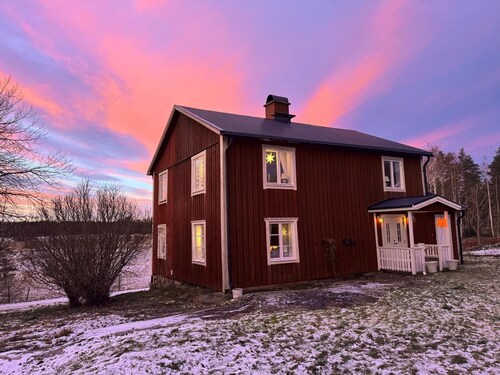 Charming old school in Värmlandsnäs Spacious country retreat of 120 m².