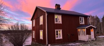 Charming old school in Värmlandsnäs Spacious country retreat of 120 m².