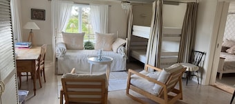 Charming old school in Värmlandsnäs Spacious country retreat of 120 m².