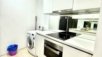 Family Apartment, 2 Bedrooms, City View | Private kitchen | Fridge, microwave