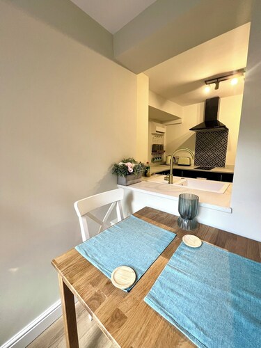 Stylish Renovated Newark Home - Free Parking, Walk to Castle & Town Centre