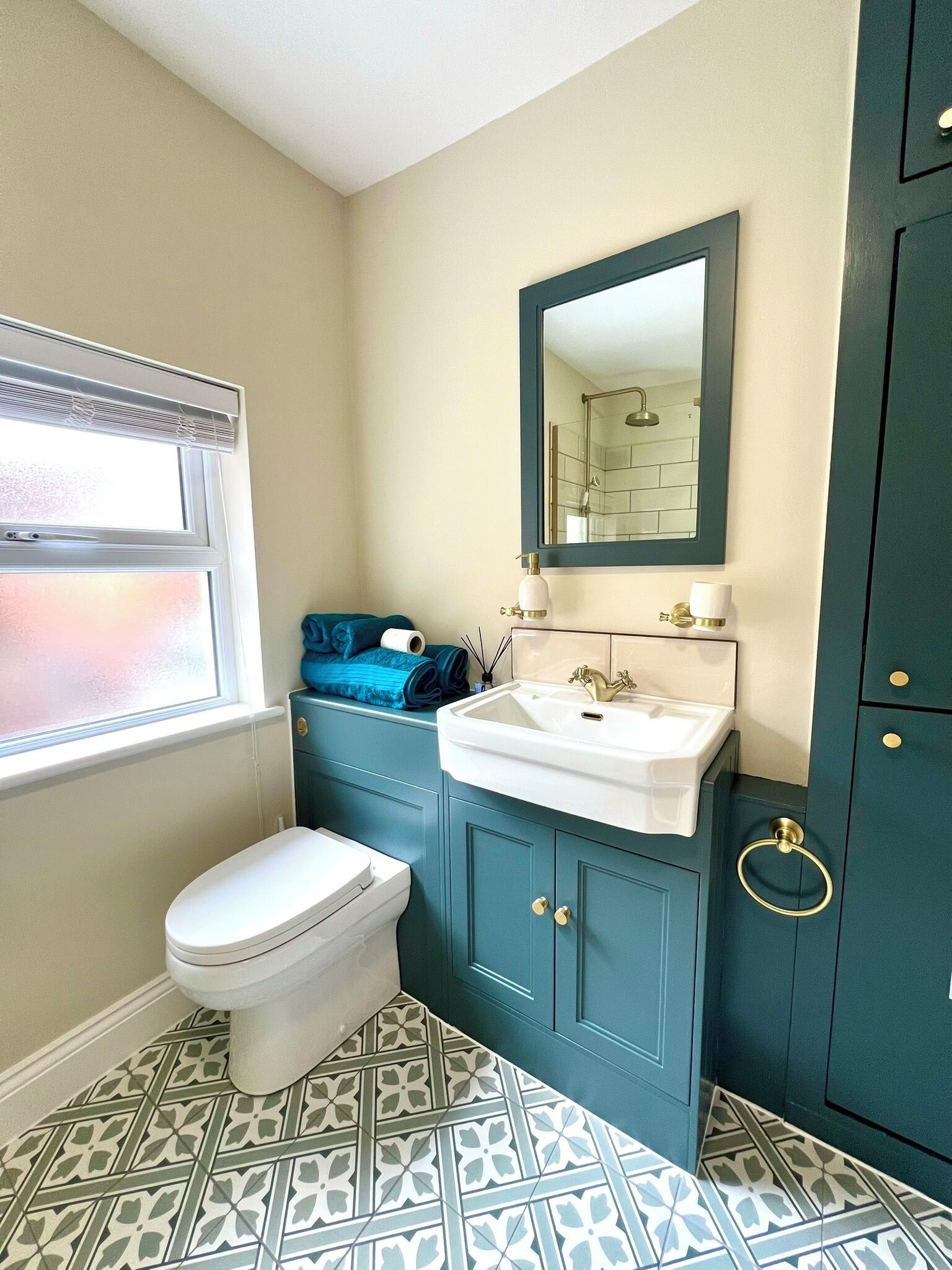 Toallas, jabón, papel de baño 