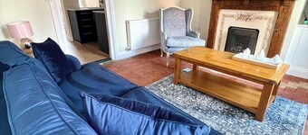 Stylish Renovated Newark Home - Free Parking, Walk to Castle & Town Centre