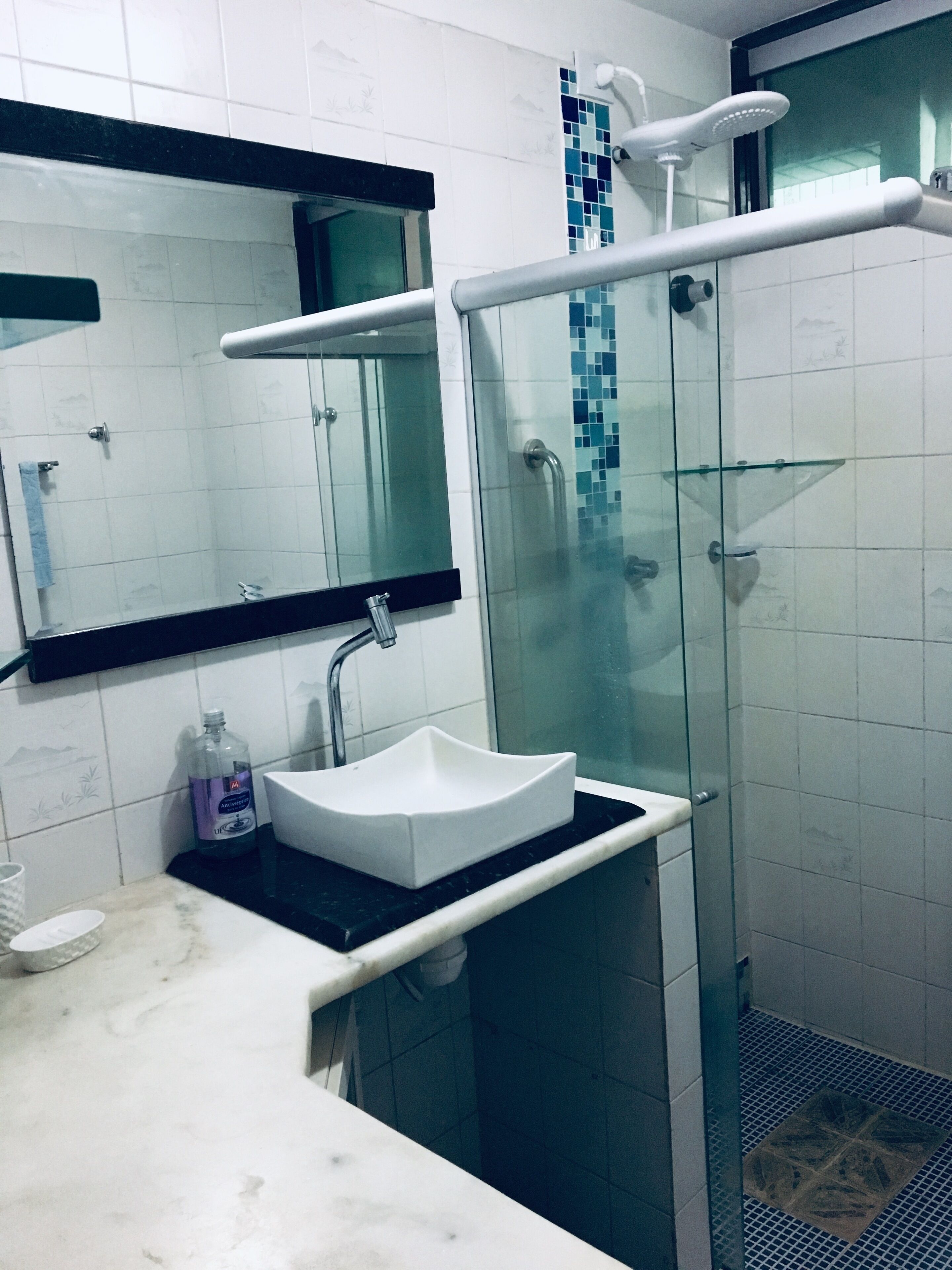 Dusche, Haartrockner, Handtücher