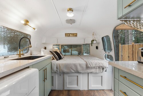 Airstream in Pines • Luxe Deck + Firepit + Shower