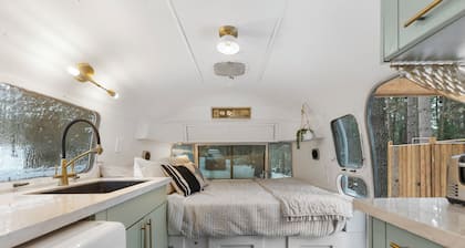 Airstream in Pines • Luxe Deck + Firepit + Shower