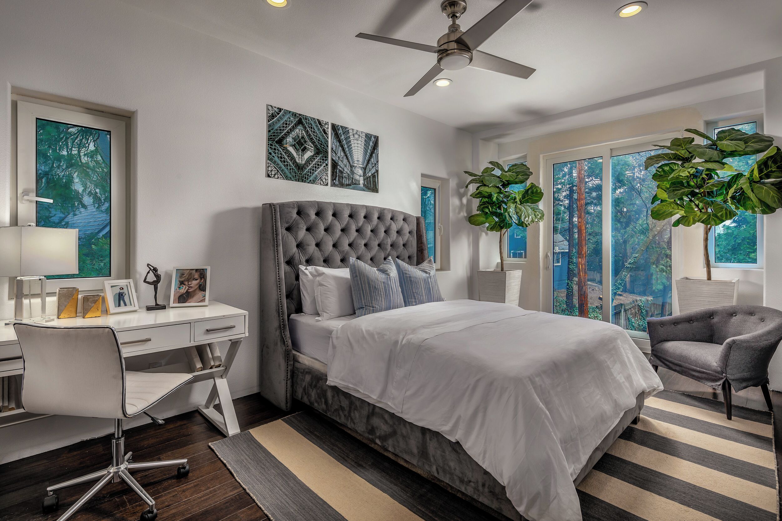 4 bedrooms, desk, iron/ironing board, travel crib