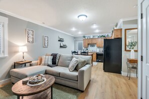 TV - Serene 1 or 2 bedroom apartment New and Private in Pleasant Grove (Pleasant Grove)