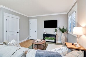 TV - Serene 1 or 2 bedroom apartment New and Private in Pleasant Grove (Pleasant Grove)