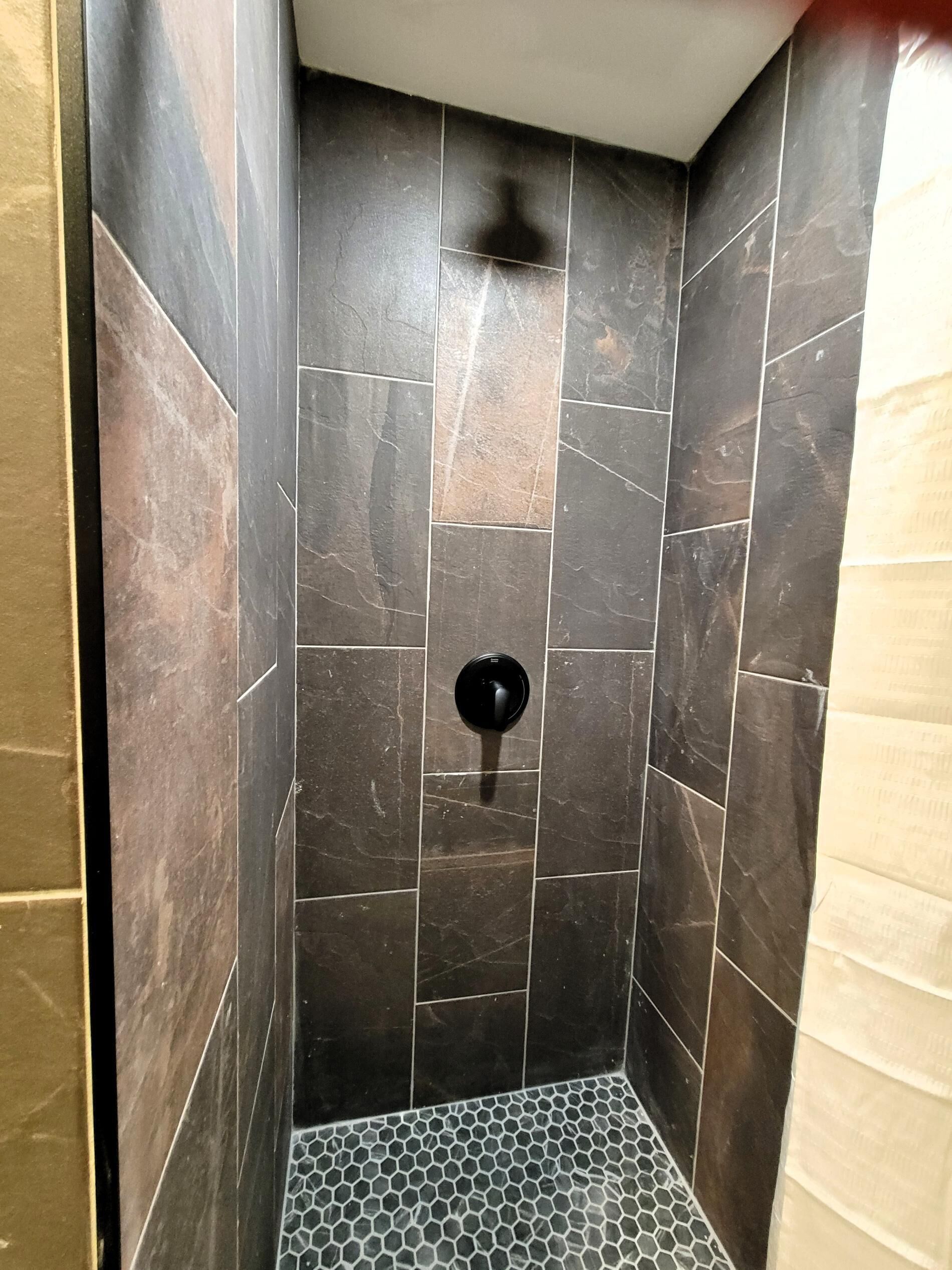 Douche, sèche-cheveux