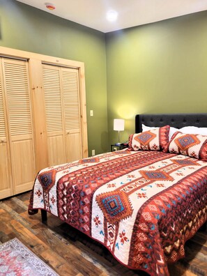 3 bedrooms, iron/ironing board, WiFi - H3 - Three-Bedroom Apartment (Lake Placid)