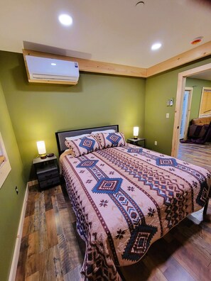 3 bedrooms, iron/ironing board, WiFi - H4 - Three-Bedroom Apartment (Lake Placid)