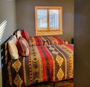 2 bedrooms, iron/ironing board, WiFi - H6 - Two-Bedroom Apartment (Lake Placid)