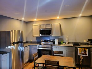 Fridge, microwave, oven, stovetop - H6 - Two-Bedroom Apartment (Lake Placid)