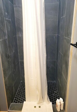 Shower, hair dryer - H6 - Two-Bedroom Apartment (Lake Placid)