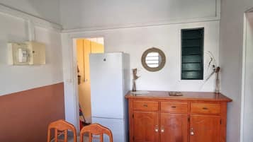 2 quartos, ferros/tábuas de passar roupa, acesso à internet