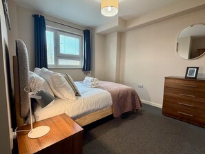 Iron/ironing board, free WiFi, bed sheets - Modern 2 Bed Flat Near Deansgate & Universities - Pass the Keys (Manchester)