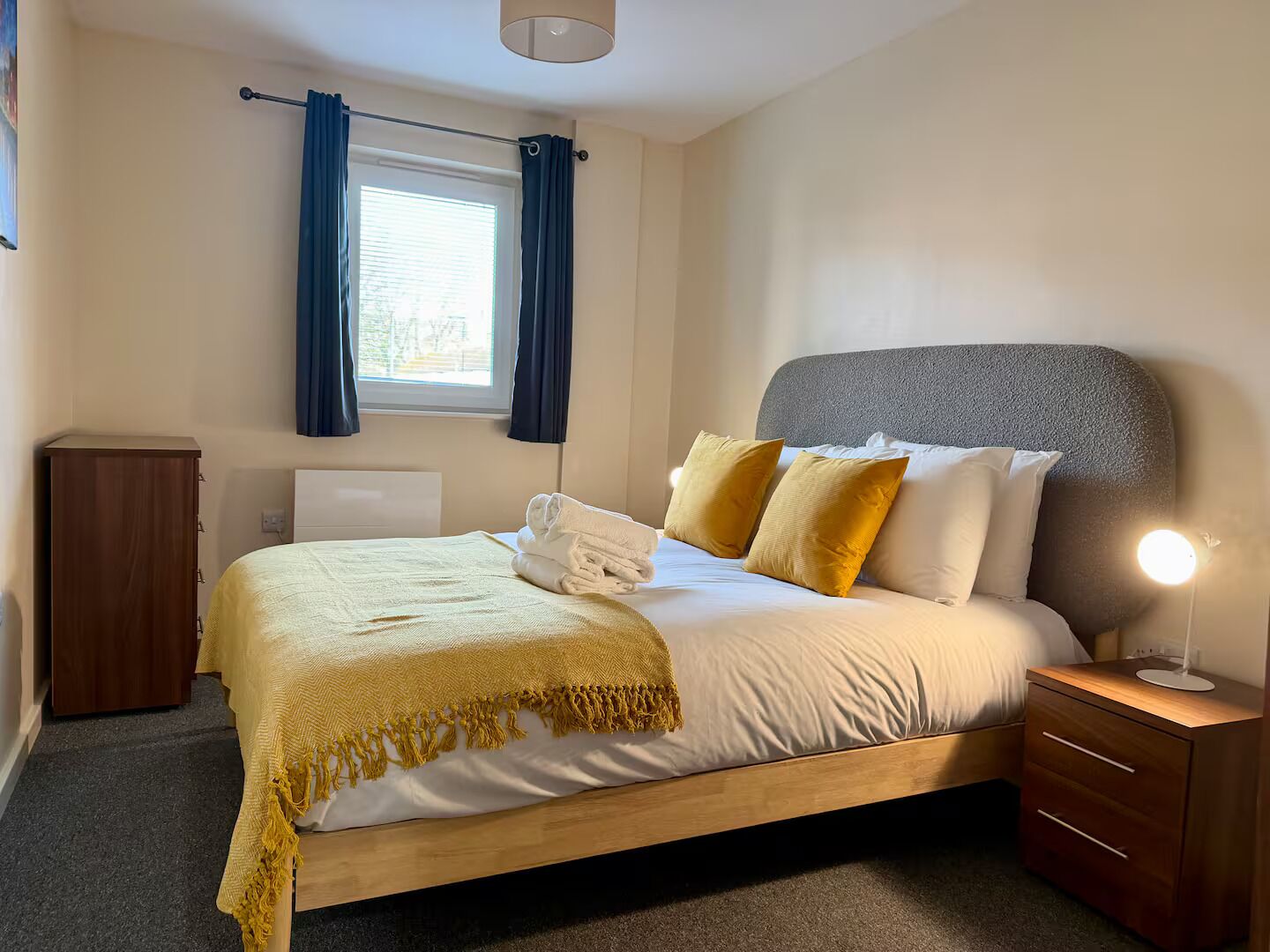 Silitysrauta/-lauta, ilmainen Wi-Fi, vuodevaatteet