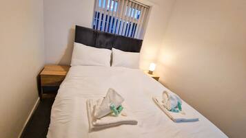 3 bedrooms, iron/ironing board, Internet, bed sheets