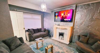 Amazing Spacious 3BDR Home Near LFC Stadium