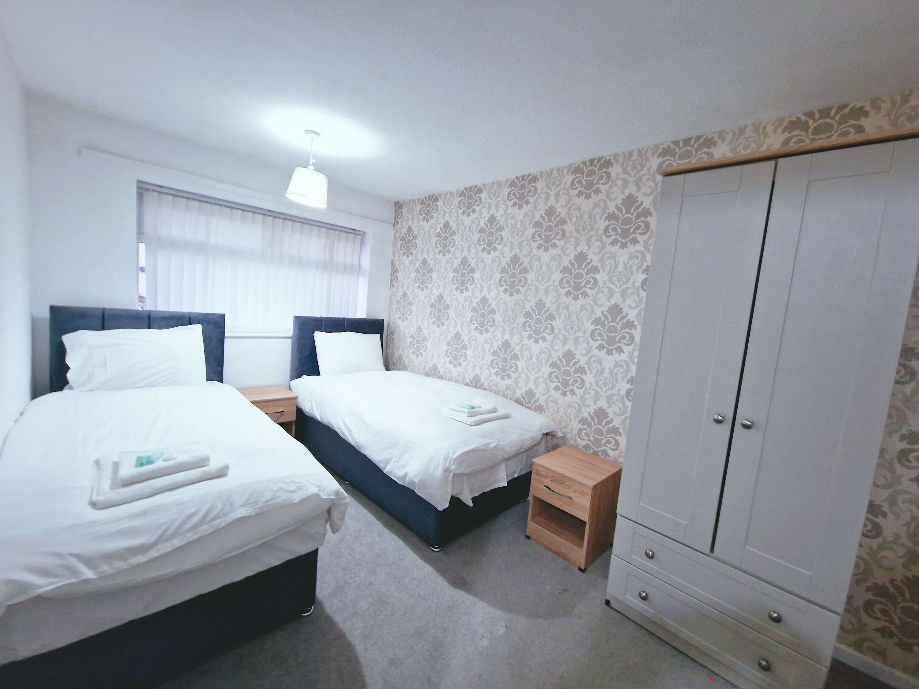 3 bedrooms, iron/ironing board, internet, bed sheets